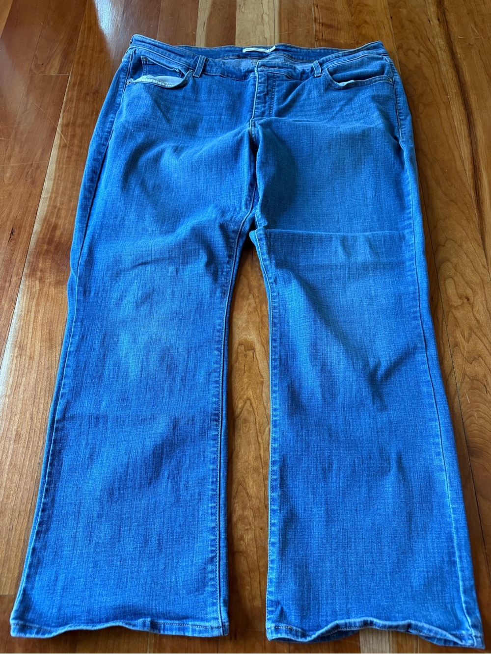 Levi’s 415 relaxed bootcut women’s jeans size 22W great condition super soft